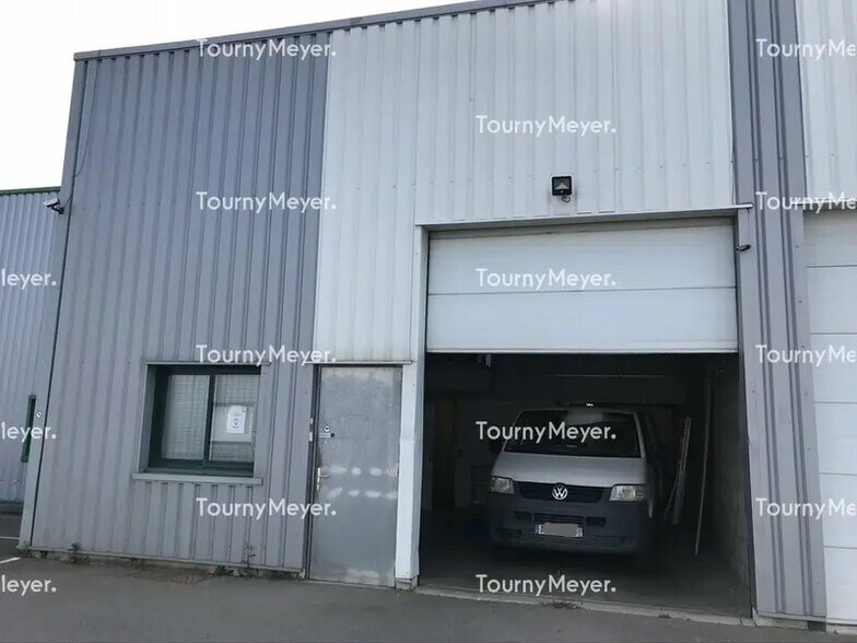 Local d’activités dans Noyal-Châtillon-sur-Seiche à louer - Photo de l’immeuble – Image 1 sur 7