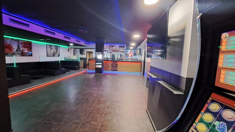 Local commercial dans València, Valencia à vendre - Photo de l’immeuble – Image 2 sur 28