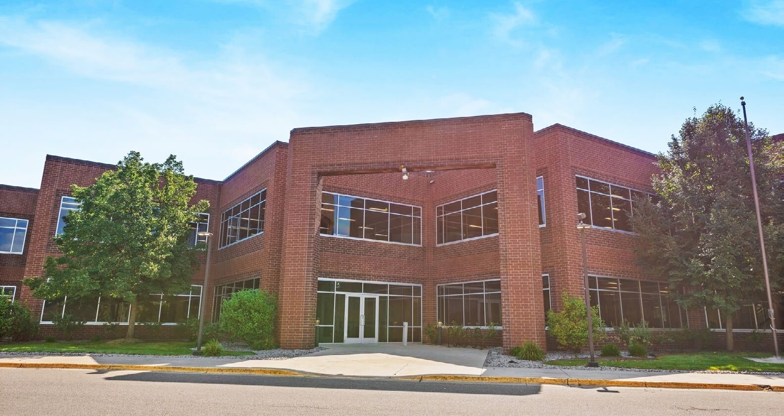 12125 Technology Dr, Eden Prairie, MN à louer Photo de l’immeuble– Image 1 sur 10