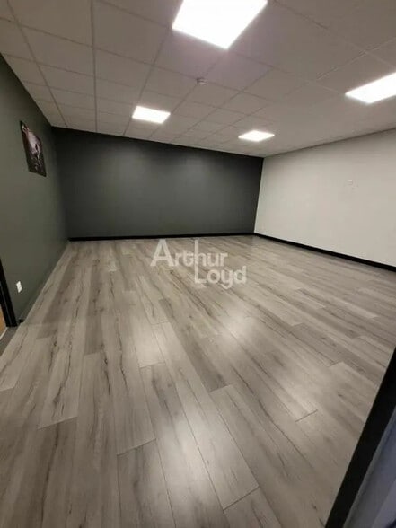 Local commercial dans Epagny Metz-Tessy à louer - Photo de l’immeuble – Image 2 sur 6