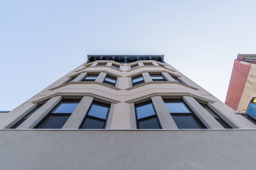 800 Manhattan Ave, Brooklyn, NY à vendre - Photo de l’immeuble – Image 3 sur 53