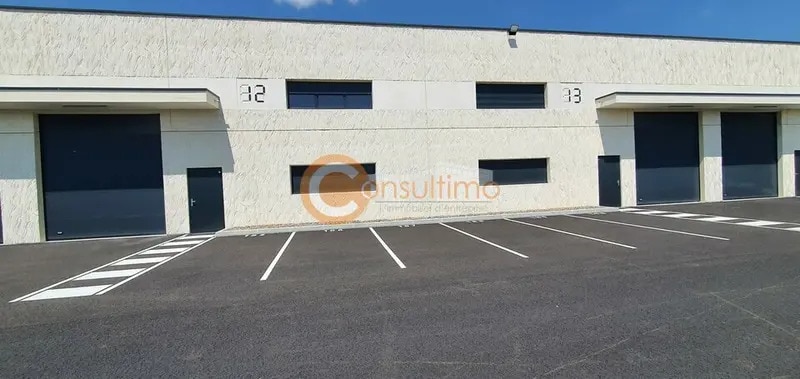 Industriel/Logistique dans Izon à louer - Photo de l’immeuble – Image 1 sur 5