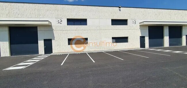 Plus de détails pour Industriel/Logistique à louer