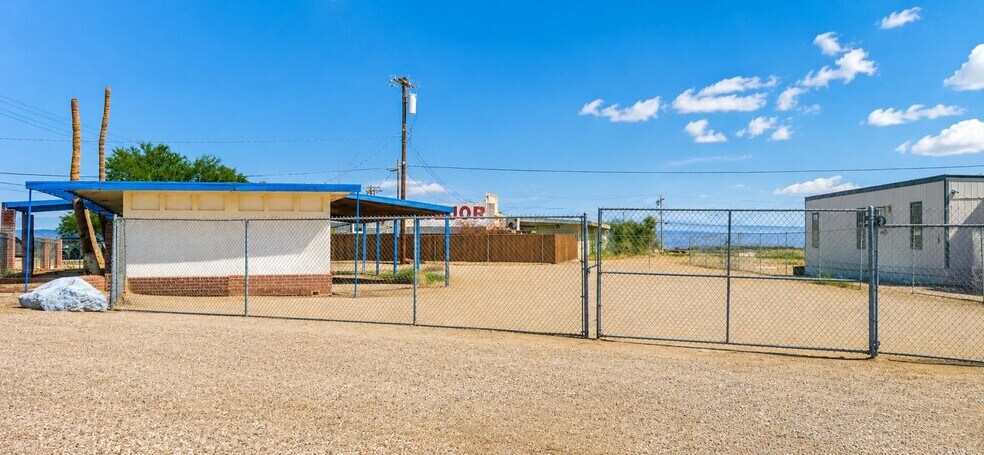 2096 Center st, Thermal, CA à vendre - Photo de l’immeuble – Image 2 sur 7