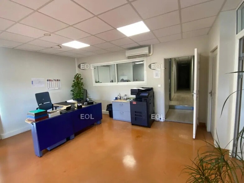 Local d’activités dans Gardanne à louer - Photo de l’immeuble – Image 2 sur 5