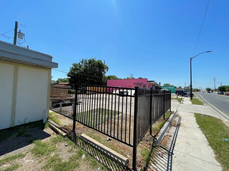 1601 S Riverside Dr, Fort Worth, TX à vendre - Photo de l’immeuble – Image 3 sur 4