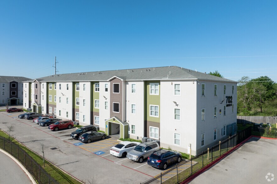 Nortwest Houston Multifamily Portfolio portefeuille de 3 biens à vendre sur LoopNet.fr - Photo de l’immeuble – Image 1 sur 18