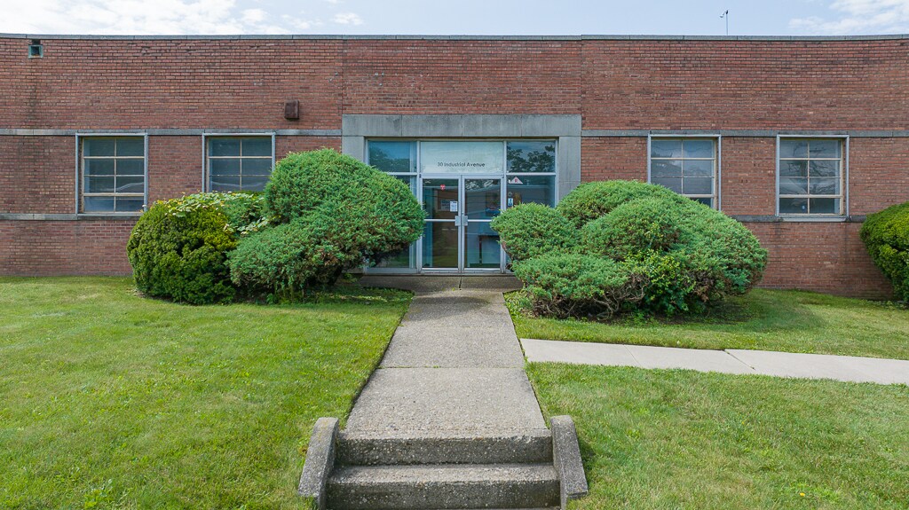 30 Industrial Ave, Mahwah, NJ à louer Photo de l’immeuble– Image 1 sur 5