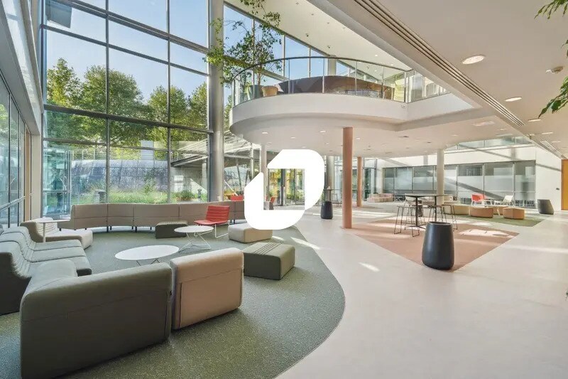 Bureau dans Roissy-en-France à louer - Photo de l’immeuble – Image 2 sur 20