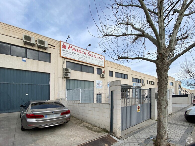 Calle de Juan de la Cierva, 13, Arroyomolinos, Madrid à vendre - Photo de l’immeuble – Image 3 sur 3