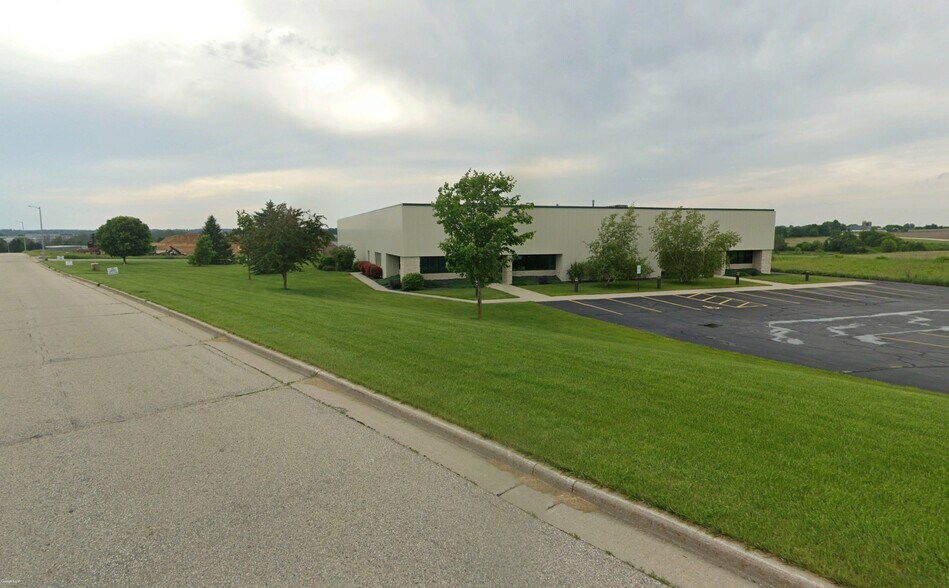 1665-1667 Independence Ave, Hartford, WI à louer - Photo principale – Image 1 sur 5