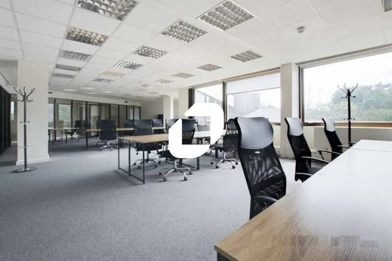 Bureau dans Saint-Cloud à vendre - Photo de l’immeuble – Image 3 sur 11