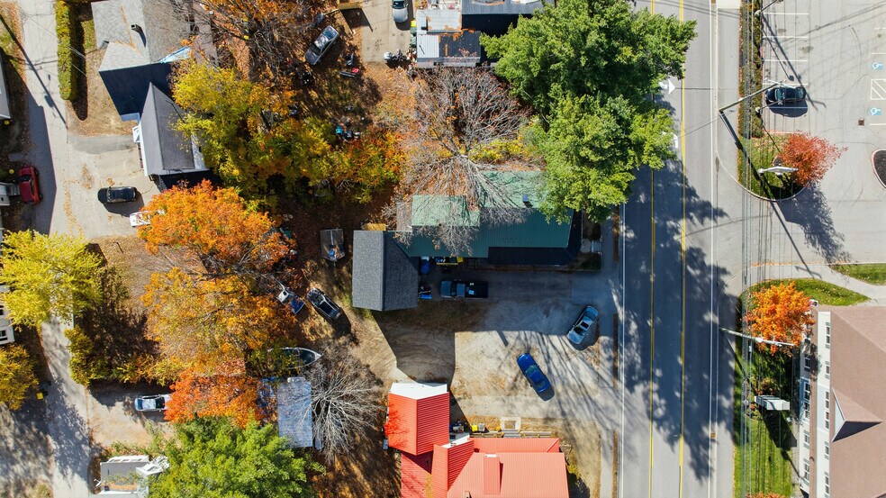 158 Court St, Laconia, NH à vendre - Photo de l’immeuble – Image 2 sur 53