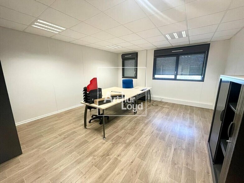 Bureau dans SAINT-GERMAIN-LAVAL à louer - Photo intérieure – Image 3 sur 5