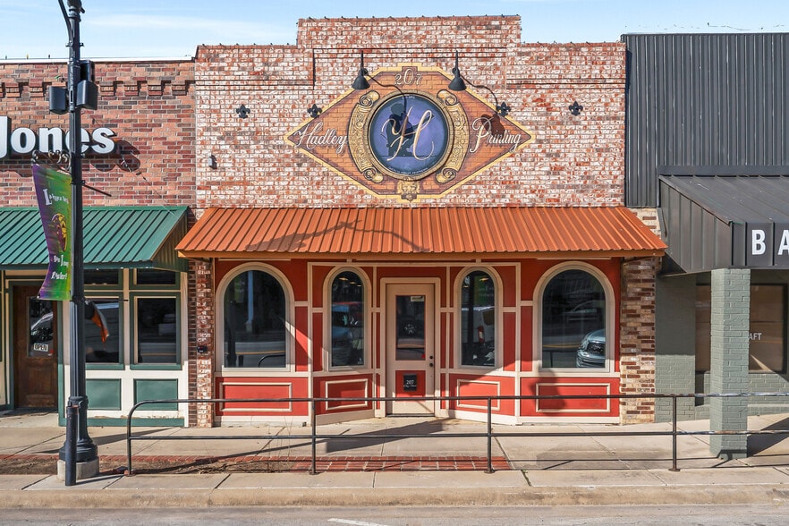 207 Clay St, Nocona, TX à vendre - Photo principale – Image 1 sur 29