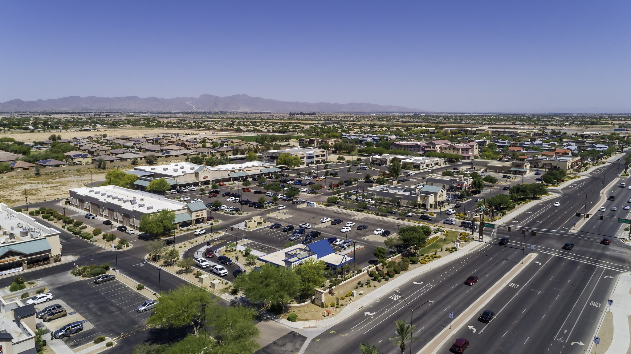 N Van Buren St, Goodyear, AZ à louer Photo principale– Image 1 sur 5