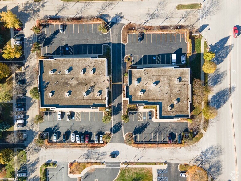 2418 W Indian Trl, Aurora, IL à vendre - Photo de l’immeuble – Image 3 sur 11