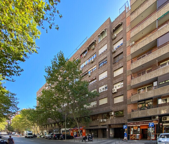 Local commercial dans Madrid, Madrid à louer - Photo de l’immeuble – Image 1 sur 1
