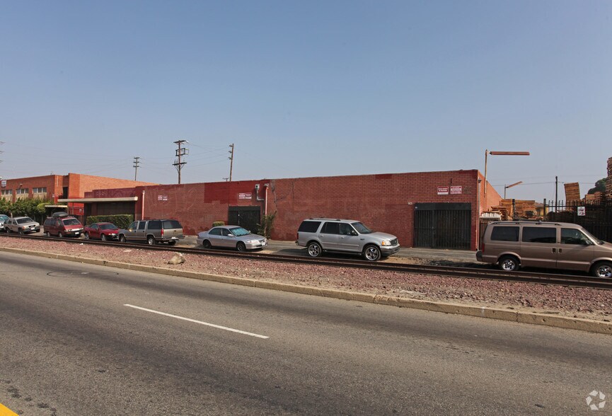 809-813 E Slauson Ave, Los Angeles, CA à louer - Photo de l’immeuble – Image 1 sur 3