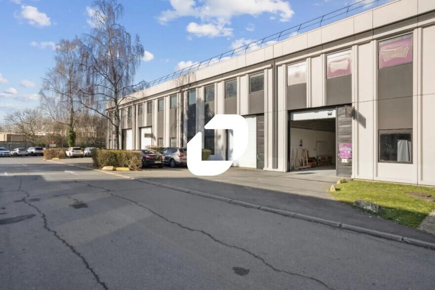 Local d’activités dans Lognes à louer - Photo de l’immeuble – Image 2 sur 13