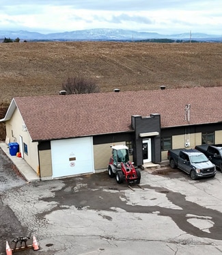 Plus de détails pour 1266 Rue De Vimy, Le Fjord-du-Saguenay, QC - Local d’activités à vendre
