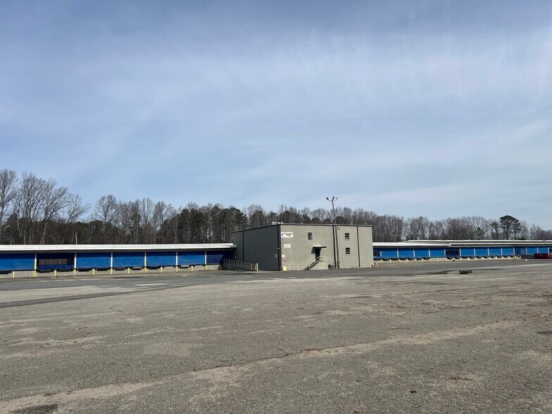 Carolina Logistics Park portefeuille de 8 biens à vendre sur LoopNet.fr - Photo principale – Image 1 sur 12