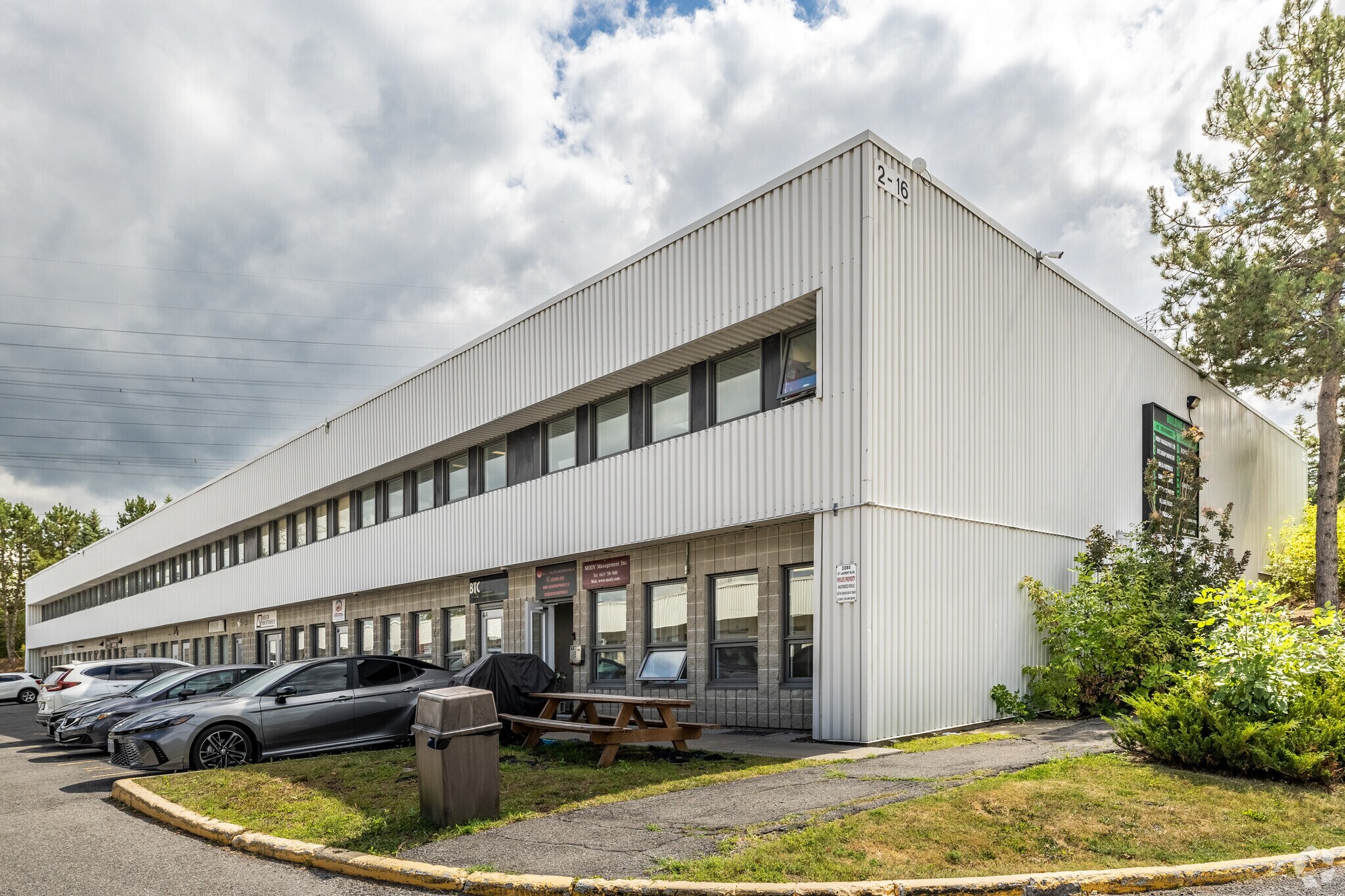2285 St Laurent Blvd, Ottawa, ON à louer Photo principale– Image 1 sur 4