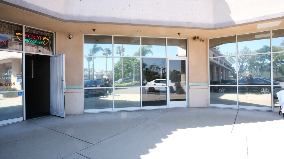 6180 Riverside Dr, Chino, CA à louer - Photo de l’immeuble – Image 3 sur 20