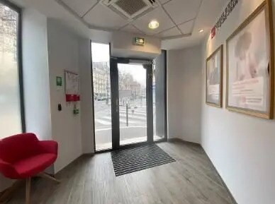 Local commercial dans Paris à louer - Photo de l’immeuble – Image 2 sur 3