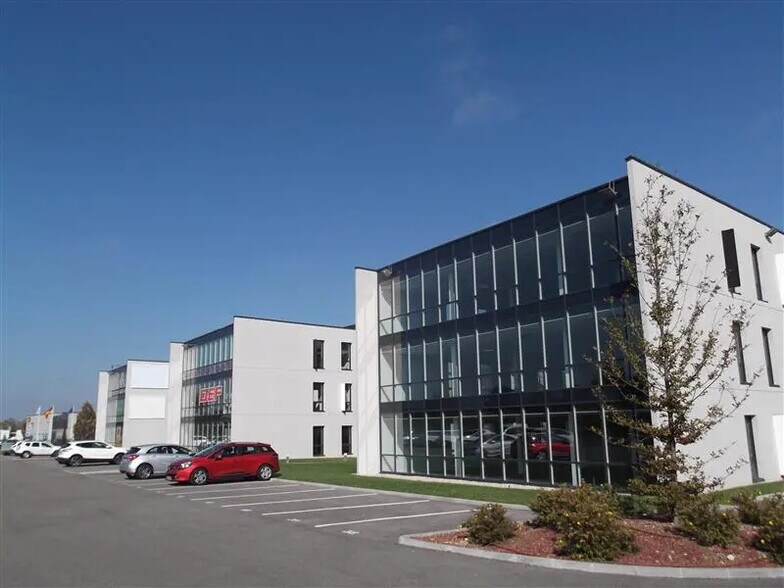 Bureau dans Saint-Priest à louer - Photo de l’immeuble – Image 1 sur 5