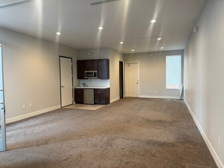 7318 W Post Rd, Las Vegas, NV à vendre - Photo de l’immeuble – Image 3 sur 10
