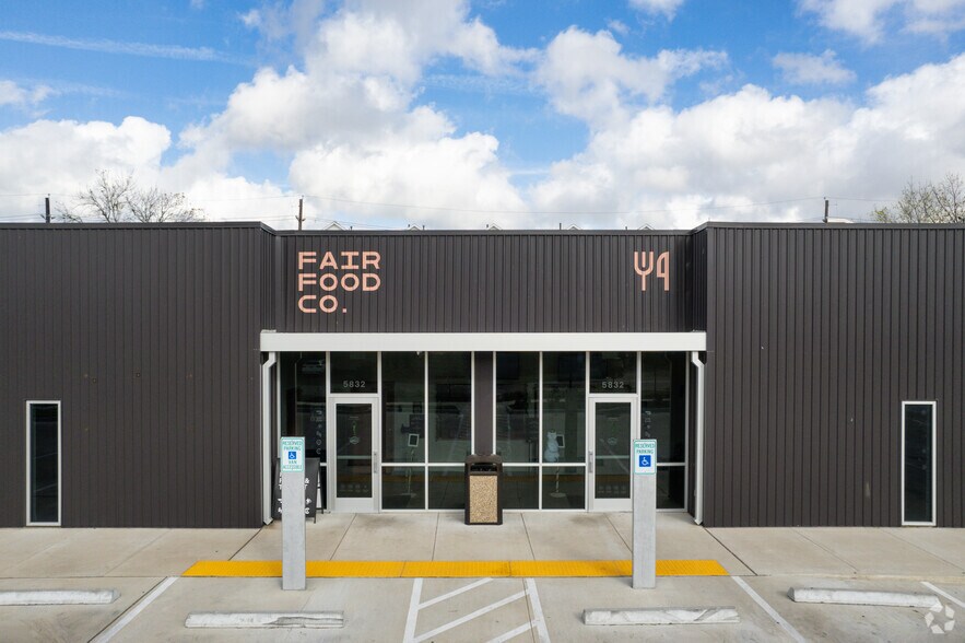5832 Fairdale Ln, Houston, TX à louer - Photo de l’immeuble – Image 1 sur 18
