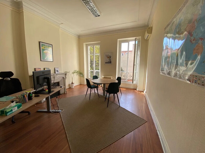 Bureau dans Marseille à louer - Photo de l’immeuble – Image 2 sur 8