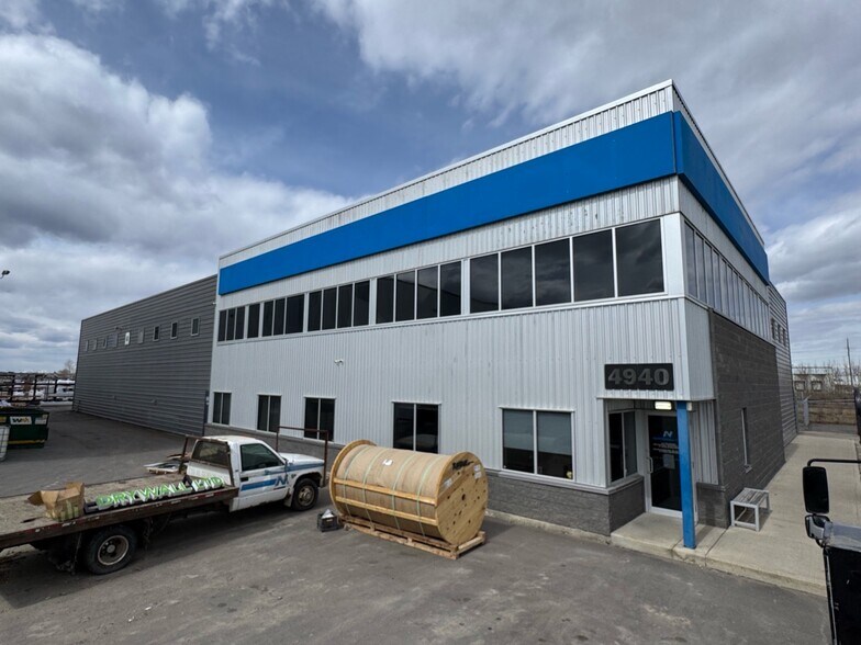 4940 102 Av SE, Calgary, AB à louer - Photo de l’immeuble – Image 2 sur 5
