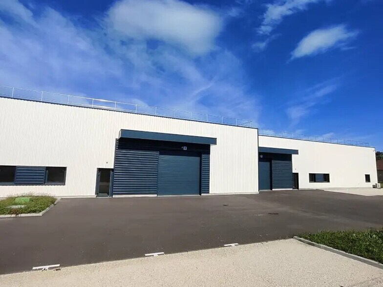 Industriel/Logistique dans Granieu à louer - Photo de l’immeuble – Image 2 sur 9