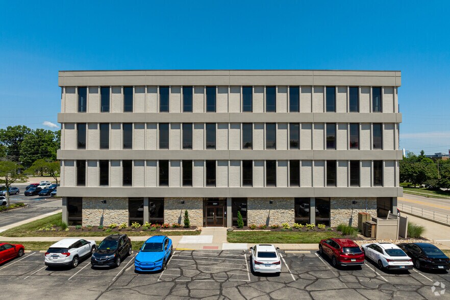 3901 W 86th St, Indianapolis, IN à louer - Photo de l’immeuble – Image 2 sur 41