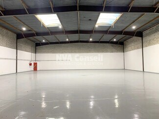 Plus de détails pour Local d'activités à louer