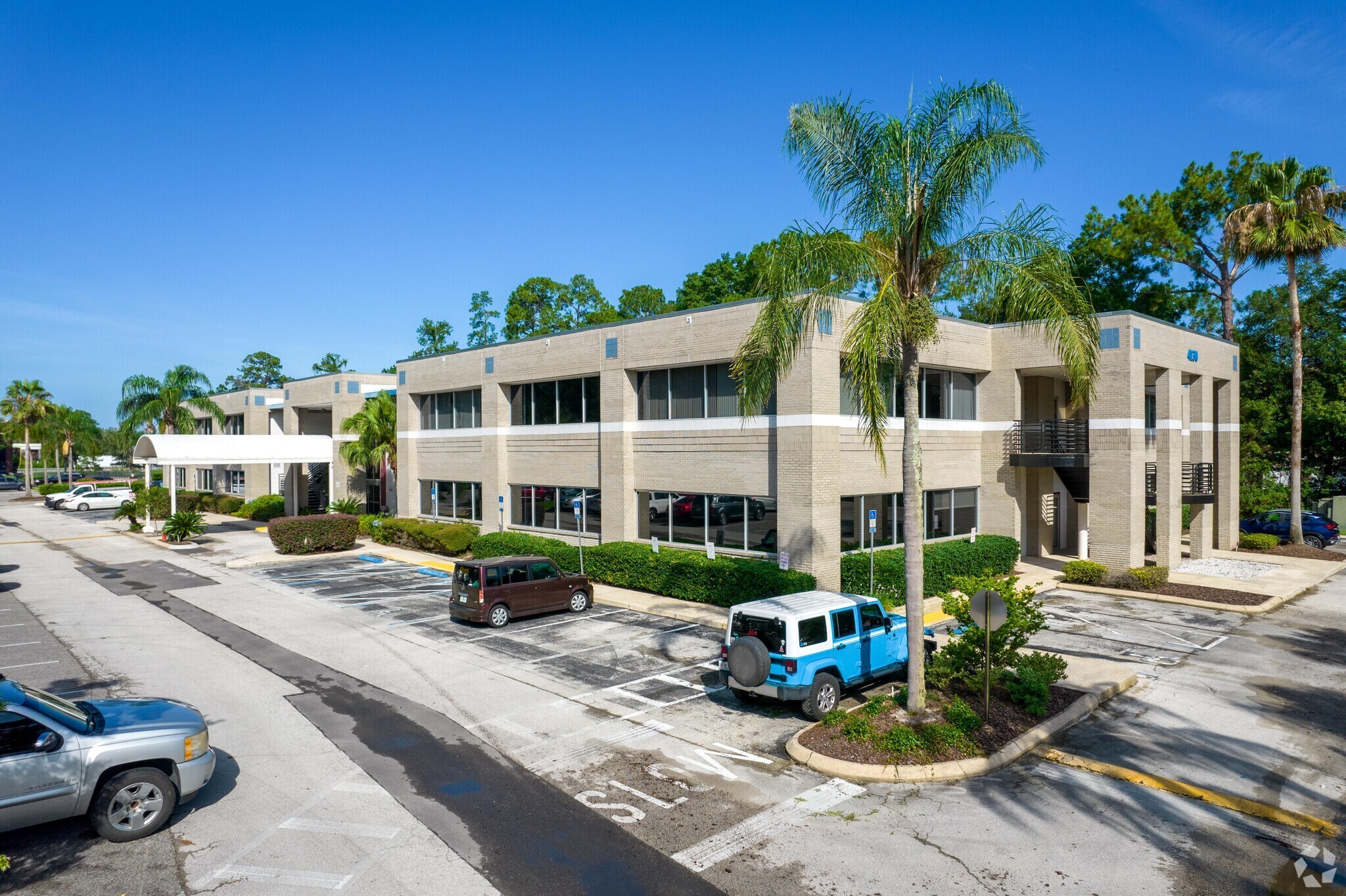 4130 Salisbury Rd, Jacksonville, FL à louer Photo de l’immeuble– Image 1 sur 8