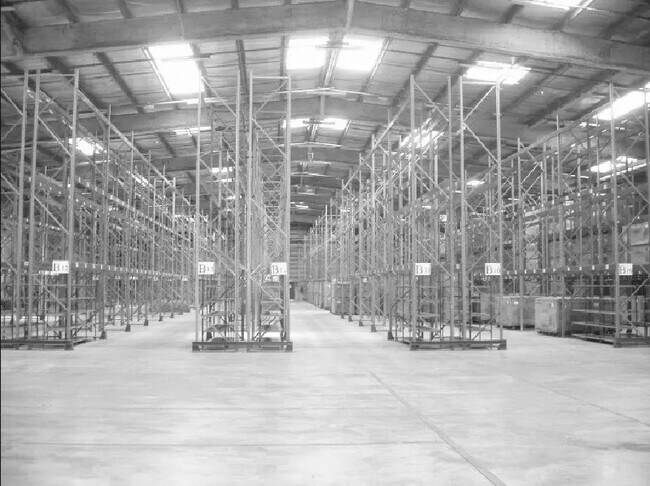 Plus de détails pour Industriel/Logistique à louer