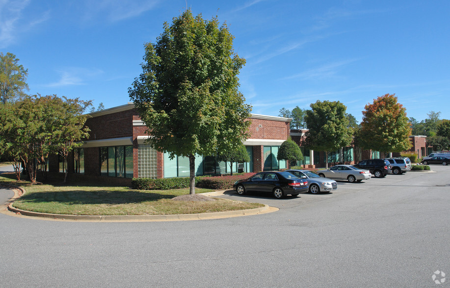 3050 Royal Blvd S, Alpharetta, GA à louer - Photo de l’immeuble – Image 2 sur 13