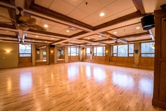 21415 W Greenfield Ave, New Berlin, WI à louer Photo intérieure– Image 1 sur 2