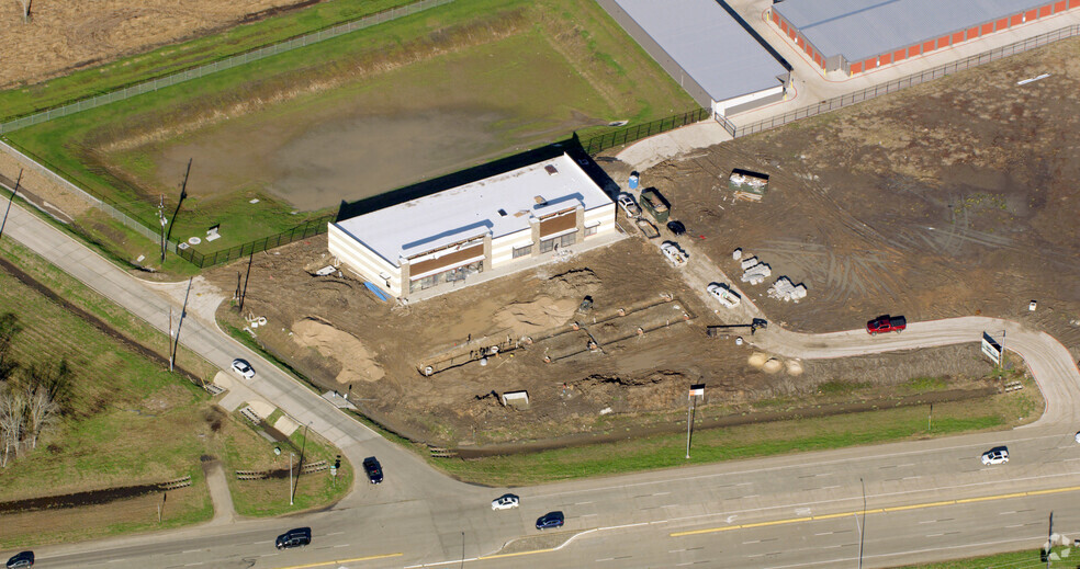 14105 Highway 6, Rosharon, TX à louer - Photo de l’immeuble – Image 2 sur 9