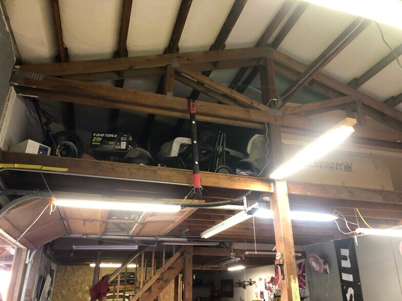 117 12th St SE, Puyallup, WA à vendre - Photo de l’immeuble – Image 3 sur 5