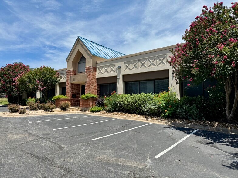 4604 S Lamar Blvd, Austin, TX à louer - Photo de l’immeuble – Image 1 sur 10