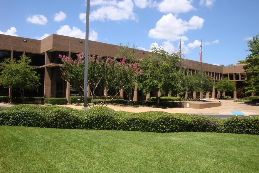 501 Shelley Dr, Tyler, TX à louer - Photo principale – Image 1 sur 7
