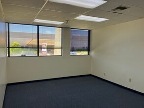 15622-15642 Producer Ln, Huntington Beach, CA à louer Photo intérieure– Image 2 sur 10