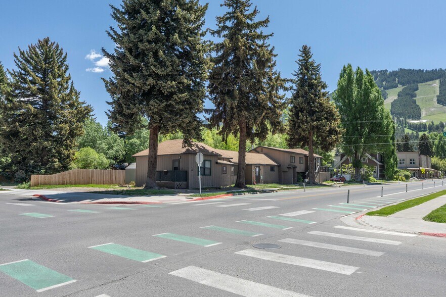 110 S Willow St, Jackson, WY à vendre - Photo de l’immeuble – Image 1 sur 40