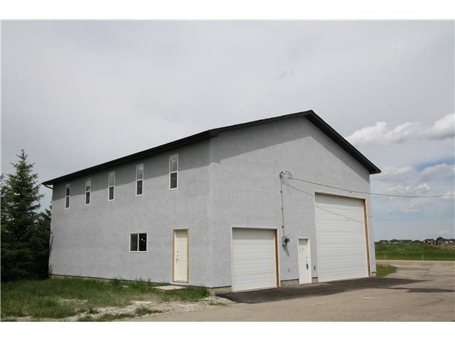 240187 Rainbow Rd, Chestermere, AB à vendre - Autre – Image 3 sur 8