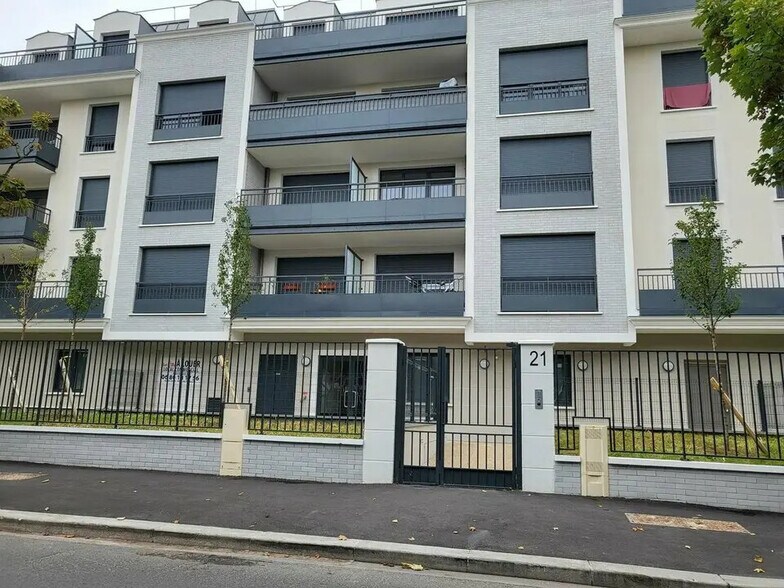Local commercial dans Alfortville à louer - Photo de l’immeuble – Image 1 sur 3