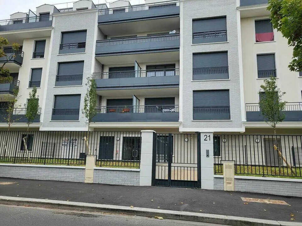 Local commercial dans Alfortville à louer Photo de l’immeuble– Image 1 sur 4